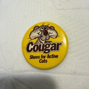 Cougar Yellow button vintage - Shoes for Active Cats